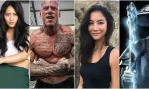 Mortal Kombat 2 obsada: młoda kobieta, wytatuowany mężczyzna, kolejna kobieta i postać z błyskawicami.