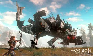 Aloy z łukiem mierzy do mechanicznego gada w świecie Horizon serial.