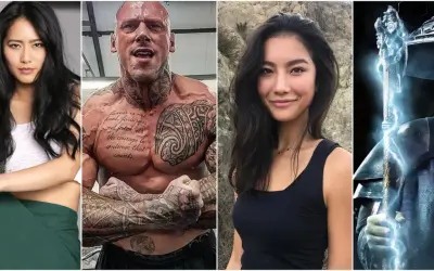 Mortal Kombat 2 obsada: młoda kobieta, wytatuowany mężczyzna, kolejna kobieta i postać z błyskawicami.