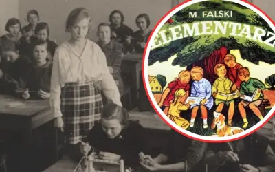 Dziewczynka z elementarza, w kratce, stoi w klasie pełnej uczennic. Obok ilustracja z książki "Elementarz".