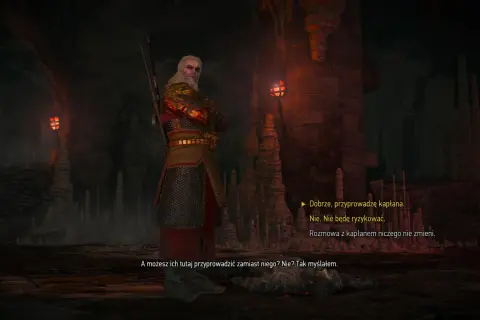 Geralt w zbroi stoi w jaskini, w cieniu wiecznego ognia. W tle widać pochodnie i stalaktyty.
