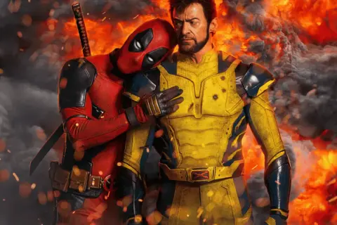 Deadpool przytula się do Wolverine'a na tle płomieni. Zapowiedź premiery Deadpool 3.