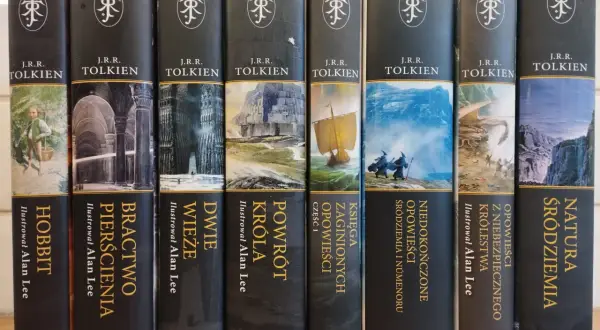Kolekcja książek J.R.R. Tolkiena z ilustracjami Alana Lee. Opowieści o Śródziemiu, od Hobbita po naturę tego świata.