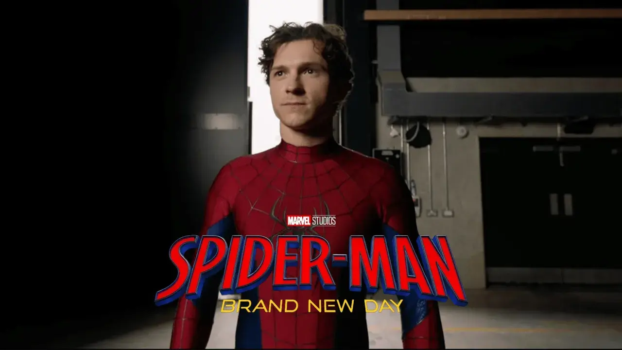 Tom Holland jako Spider-Man w kostiumie, z logo "Spider-Man: Brand New Day" i Marvel Studios.