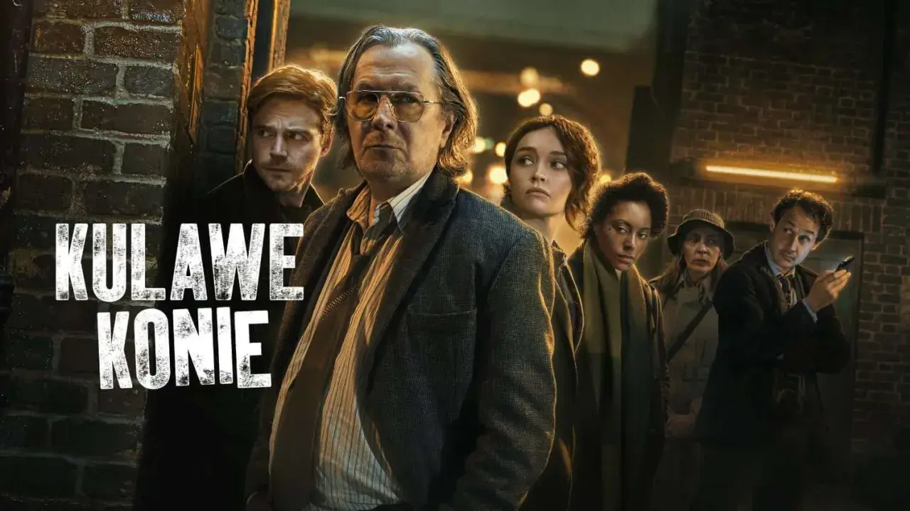 Grupa ludzi, w tym mężczyzna w okularach, stoi w ciemnej uliczce. Napis "KULAWE KONIE" sugeruje, że to plakat serialu.