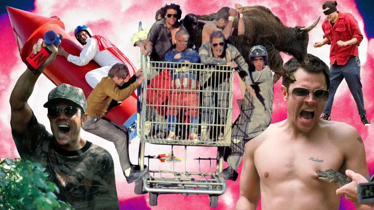 Kolaż scen z Jackass 4.5: ludzie w wózku, na rakiecie, z bykiem i aligatorem.